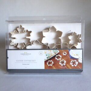 TARGET THRESHOLD BRAND SNOWFLAKE HOLIDAY STAINLESS STEEL COOKIE CUTTER SET OF 5